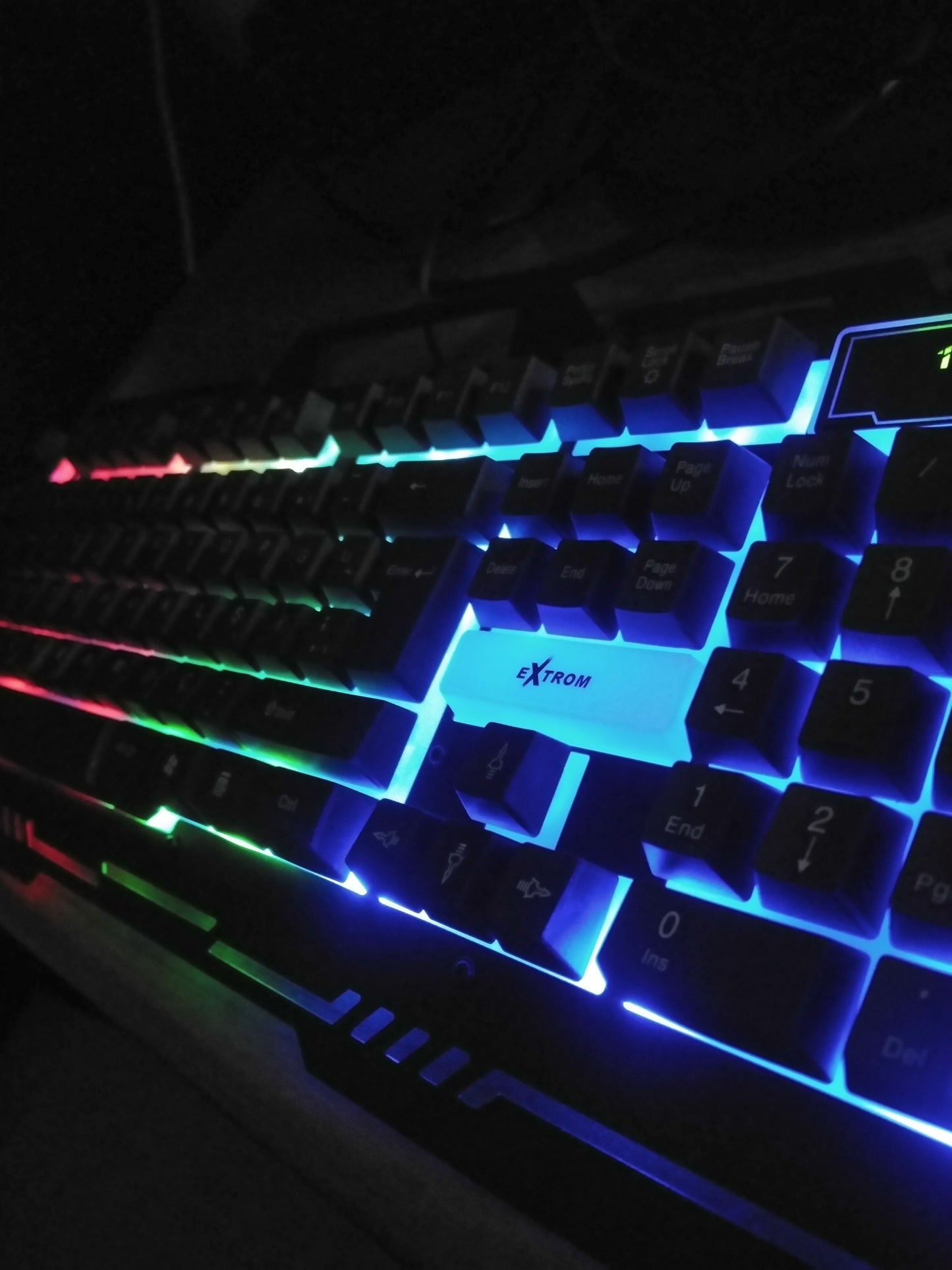 RGB Gmaing keyboard extrom KB 90/ Semi Mechanical Feeling