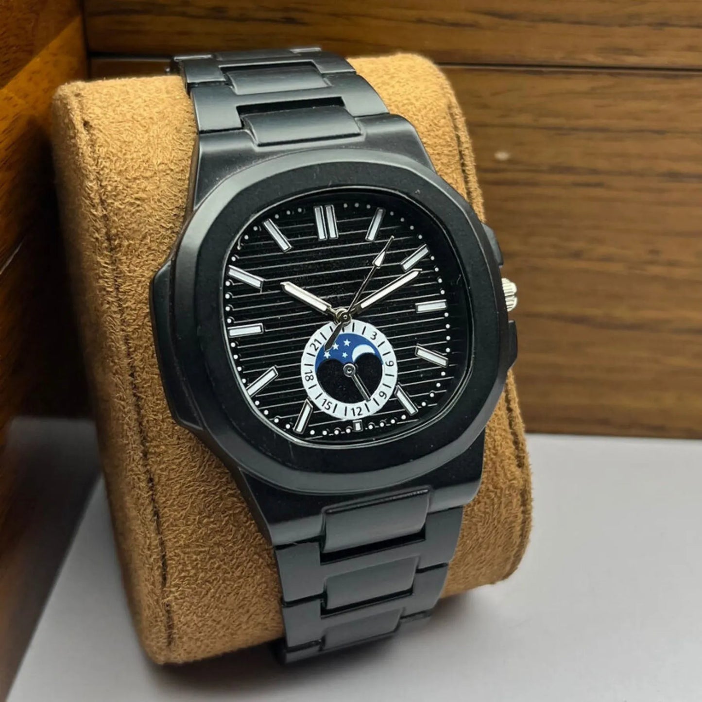 Luxury Men Watch Quartz Movement Clourful Stainless Steel Chain Watches