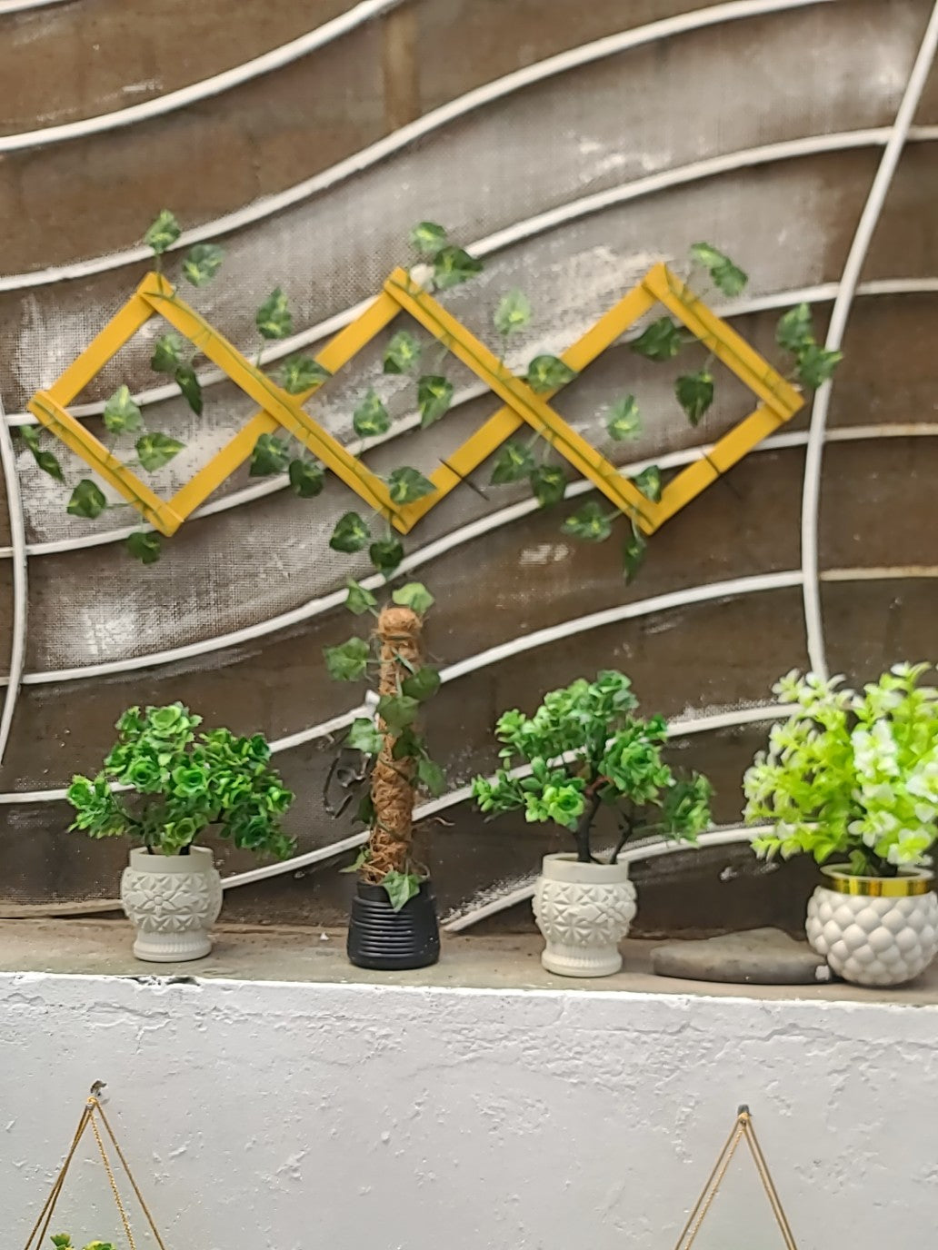 Artificial Money Plant Wooden Green Leaf Fence 2 Feet Retractable Climbing Frame for Home