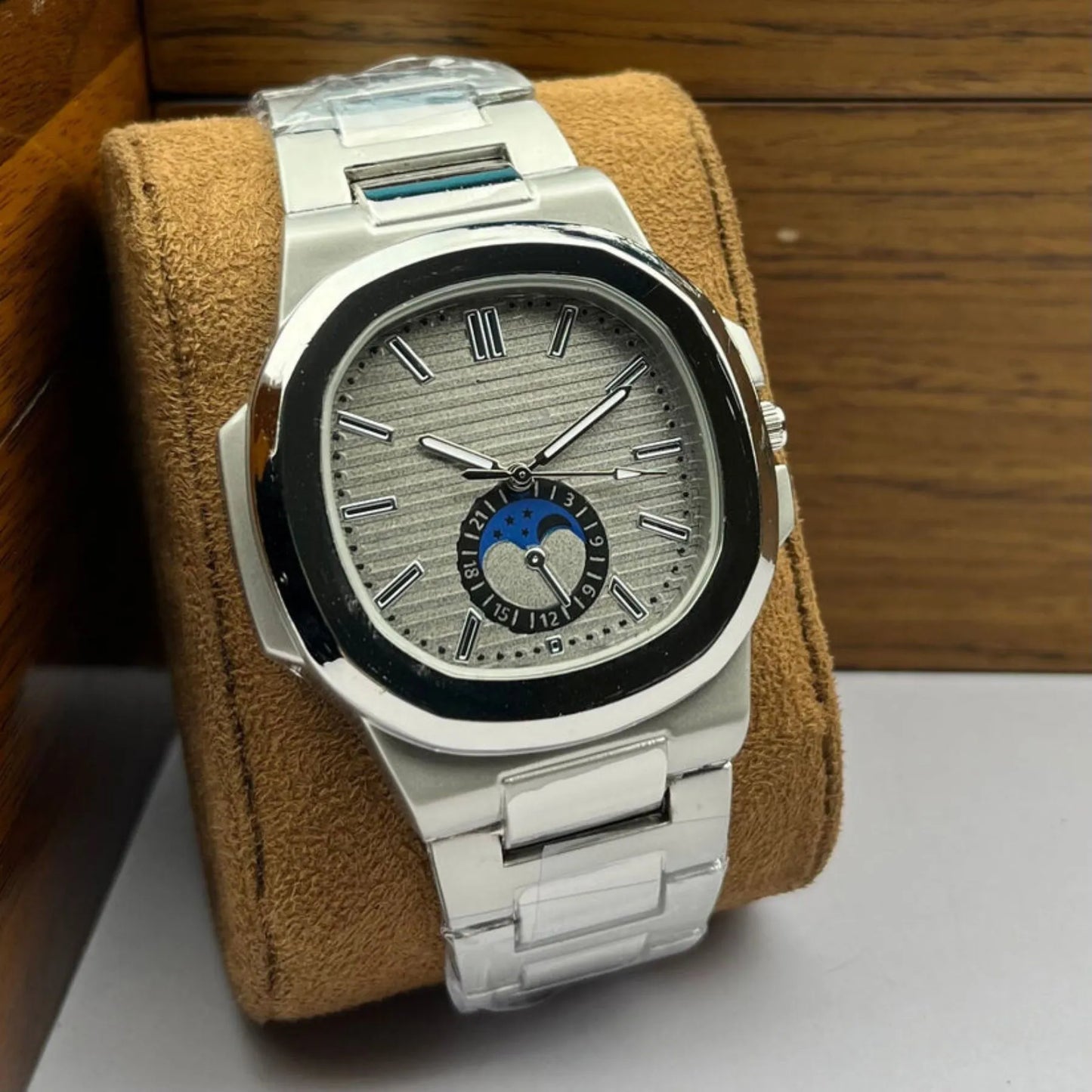 Luxury Men Watch Quartz Movement Clourful Stainless Steel Chain Watches
