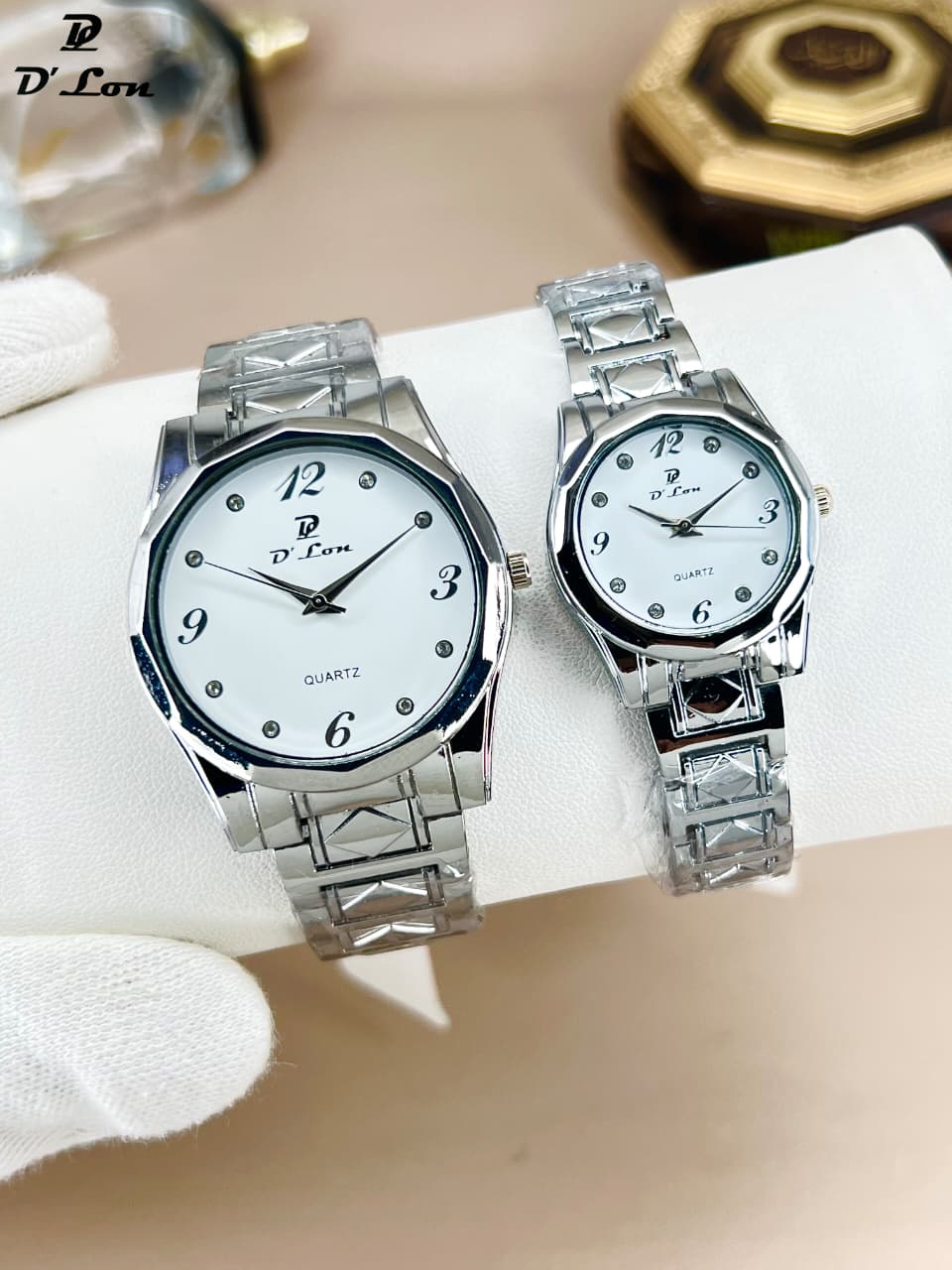 D Lon quartz men and woman watch set
